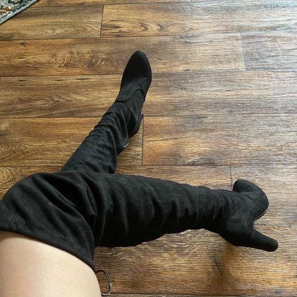 Women’s 7.5 - Picture 2 of 3